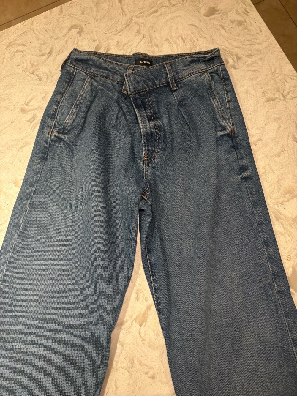 Express Relaxed Fit Men’s Denim Jeans in Medium Blue